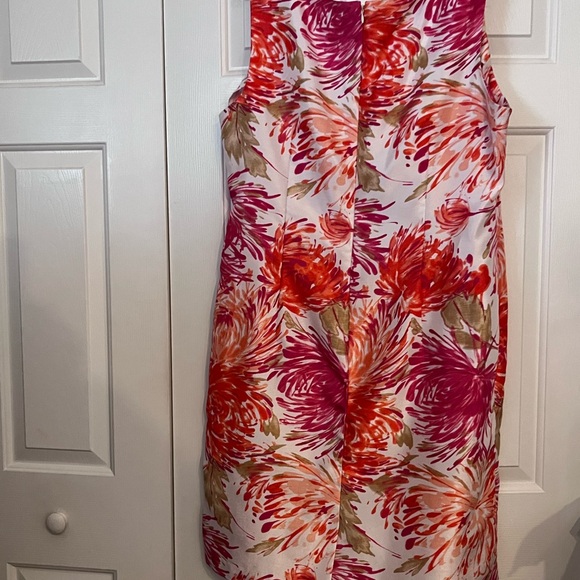 Studio I Sleeveless Floral Dress. - Picture 2 of 7
